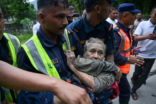 Viviendas quedaron sumergidas en Nepal tras una inundación en la frontera con el Tíbet. — Prakash MATHEMA / AFP