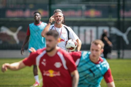 O técnico argentino do Leipzig, Martín Demichelis, durante um treino no centro de treinamento do RB Leipzig, em 13 de julho de 2026. — Ronny HARTMANN / AFP