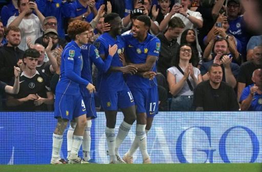 Welbeck scores first Chelsea goal in League Cup win over Luton
