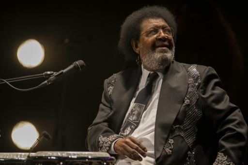 El músico uruguayo Rubén Rada actúa durante un espectáculo para celebrar su 80 cumpleaños, el 22 de agosto de 2023 en Montevideo — Pablo Porciúncula / AFP
