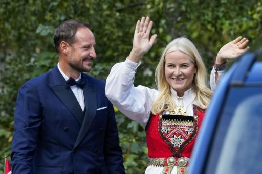 Le prince héritier Haakon et la princesse héritière Mette-Marit photographiés à l'hôtel Union sur Vinjevollen, à Geiranger, après la cérémonie de mariage de la princesse Märtha Louise et de Durek Verrett, le 31 août 2024. — Cornelius Poppe / AFP