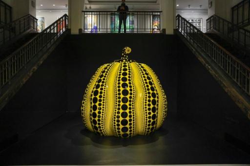 La sculpture "Pumpkin" de Yayoi Kusama est exposée lors d’une avant-première presse a de Christie’s à New York, le 8 novembre 2024 — kena betancur / AFP