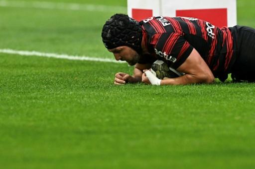 Le flanker François Cros marque un essai pour le Stade Toulousain contre le Racing 92 en demi-finale du Top 14 le 19 juin 2026 au Stade Vélodrome à Marseille — Gabriel BOUYS / AFP