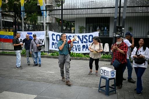 Manifestantes en Caracas exigen la convocatoria a elecciones, el 20 de agosto de 2026. — Federico PARRA / AFP