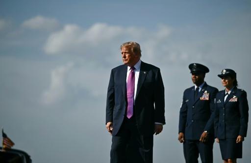 Le président américain donald Trump quitte l'avion présidentiel, le 27 août 2026 à Houston aux Etats-Unis — Kent NISHIMURA / AFP