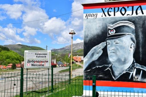 Une fresque murale de Ratko Mladic, l'ex-chef militaire des Serbes de Bosnie, à l'entrée de la ville de Kalinovik, le 22 mai 2021 en Bosnie-Herzégovine — ELVIS BARUKCIC / AFP