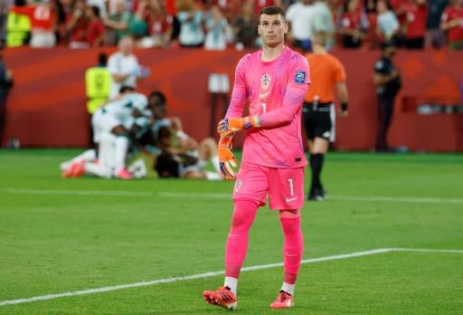 Barcelona contrata goleiro da seleção croata Dominik Livakovic
