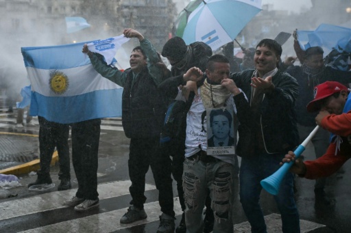 Thousands protest private property legislation in Argentina