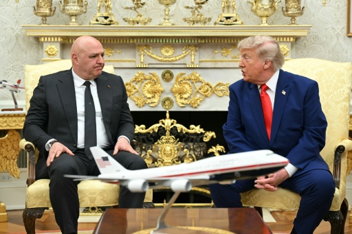 Trump promete ajudar Líbano a alcançar a paz com Israel