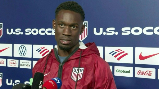 La  FIFA permite que estadounidense Balogun juegue los octavos pese a su expulsión