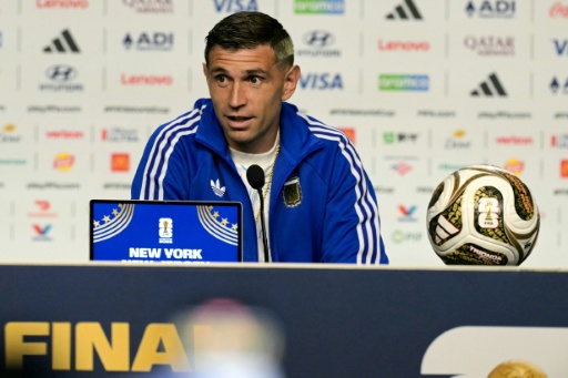 Mondial-2026: "on vient tous de la classe ouvrière", dit l'Argentin Emiliano Martinez