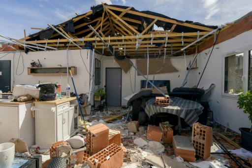 Une maison endommagée par une tornade à Pomas, le 25 août 2026 — Idriss Bigou-Gilles / AFP