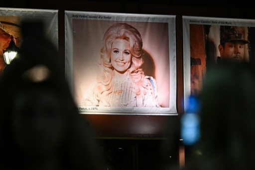 Une photo de l'artiste Dolly Parton, à Nashville, le 26 août 2026 — CHANDAN KHANNA / AFP