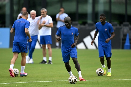 Mondial-2026: le dernier entrainement des Bleus perturbé par un risque d'orage