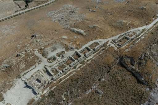Vue aérienne des vestiges de la forteresse de Cavustepe, située à Van, dans l'est de la Turquie, le 22 juillet 2026 — Ozan KOSE / AFP