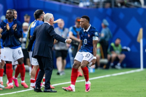 Jubel mit Deschamps: Frankreich lässt Schweden keine Chance