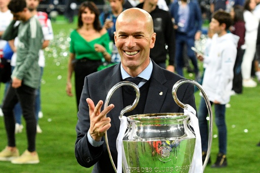 زين الدين زيدان الفائز بدوري أبطال أوروبا لكرة القدم ثلاث مرات كمدرب لريال مدريد الإسباني وكان آخرها في عام 2018 في كييف ضد ليفربول الإنكليزي. — جينيا سافيلوف