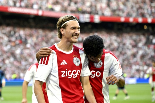 Foot: Le Paris SG recrute l'ailier belge Mika Godts
