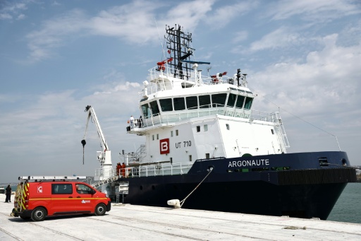 Migrants disembarked from a French rescue ship in Boulogne-sur-Mer — Sameer AL-DOUMY / AFP