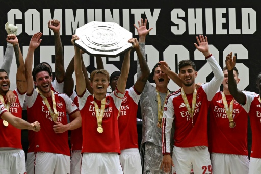 Arsenal's Martin Odegaard lifts the Community Shield — Glyn KIRK / AFP