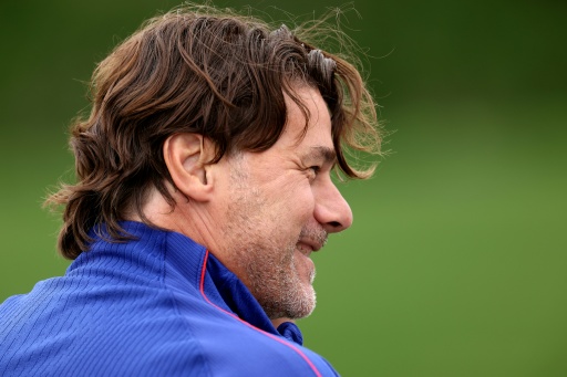 Mauricio Pochettino saluda a la prensa en el entrenamiento de Estados Unidos el 4 de julio de 2026 en Seattle