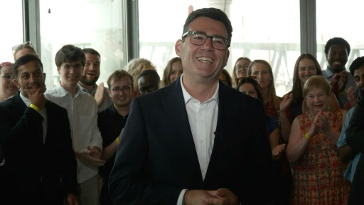 Le futur Premier ministre britannique Burnham s'engage à "rester sur le terrain" — AFP