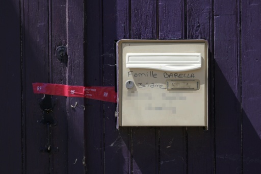 La boîte aux lettres de Jérôme Barella, portant un ruban de scellé rouge de la Gendarmerie nationale, lors d'une perquisition au domicile de ce suspect dans l'enquête sur la mort de la collégienne Lyhanna, le 6 juillet 2026 à Montestruc-sur-Gers, dans le Gers — Valentine CHAPUIS / AFP
