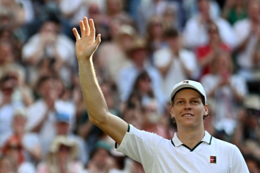 Sinner vence Djokovic e vai enfrentar Zverev na final de Wimbledon