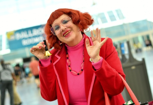 Un cosplayer vestido de la tía Gladys, de la cinta de horror "La hora de la desaparición", en la Comic-Con de San Diego — Chris DELMAS / AFP