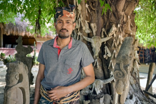 El sacerdote marapu Umbu Remi Deta, en el pueblo de Prailiu en Waingapu en la isla de Sumba el 24 de junio de 2026 — BAY ISMOYO / AFP
