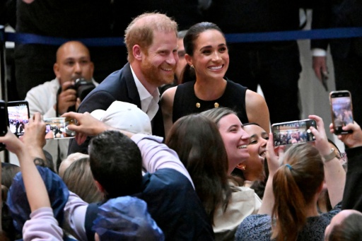El príncipe Enrique y su esposa Meghan regresarán a vivir a Reino Unido, según prensa británica