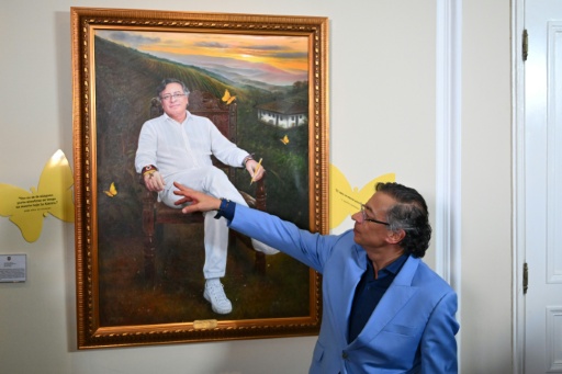 President Gustavo Petro points at a portrait of himself painted by Colombian artist Jaime Rojas — Raul ARBOLEDA / AFP
