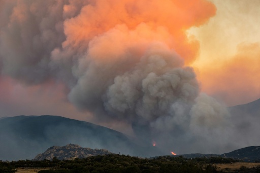 Incêndio altera percurso da Volta da França e deixa 10.000 deslocados