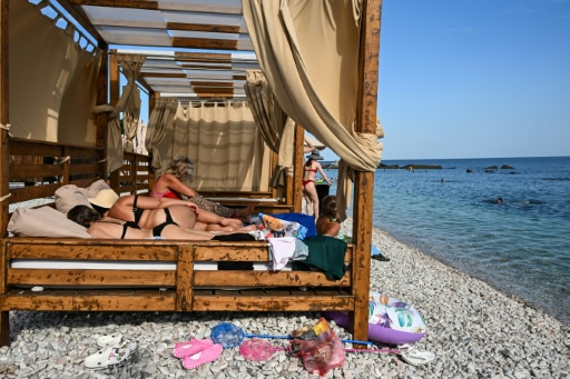 Avec les frappes ukrainiennes, la saison "gâchée" du secteur touristique en Crimée annexée