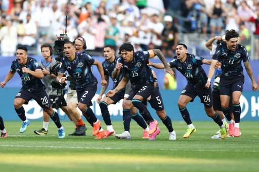 احتفل لاعبو منتخب الباراغواي بتأهلهم إلى ثمن نهائي مونديال 2026 بعد الفوز بركلات الترجيح على ألمانيا في فوكسبورو قرب بوسطن