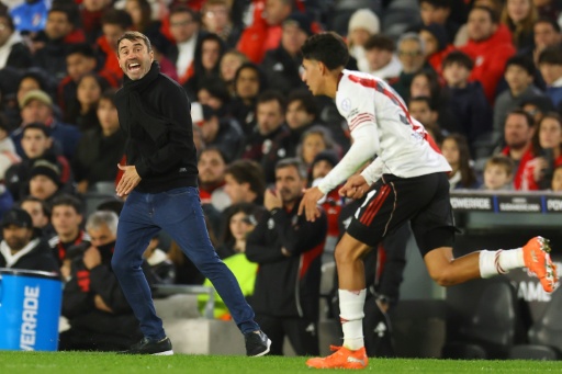 Colista y en crisis, River recibe al puntero del torneo Clausura argentino