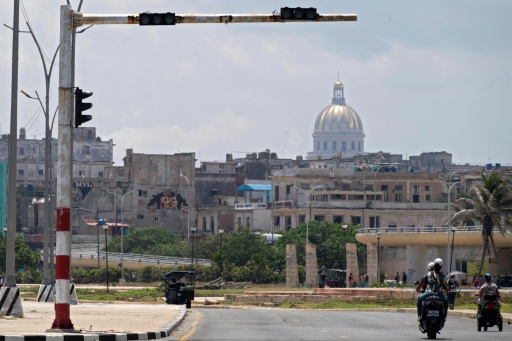 Cuba comienza a restablecer su red eléctrica tras tercer apagón general en menos de diez días