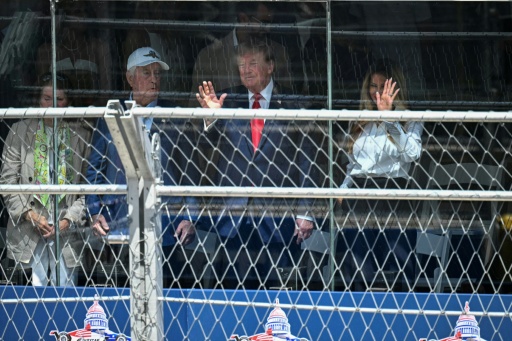 Donald et Melania Trump assistent au Grand Prix de voitures Indycar à Washington DC le 23 août 2026 — Saul LOEB / AFP