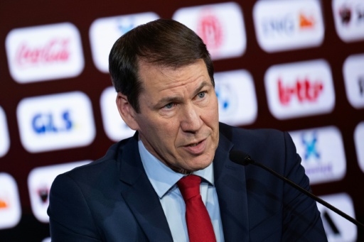 O então técnico da seleção da Bélgica, Rudi Garcia, durante entrevista coletiva na qual revelou os 26 convocados para a Copa do Mundo de 2026 — JOHN THYS / AFP