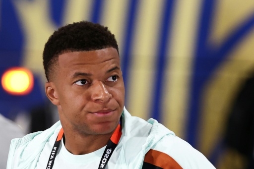 Mbappé se reapresenta ao Real Madrid após três semanas de férias