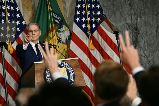 US vows 'economic asphyxiation' of Iran with new sanctions