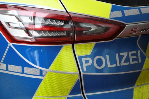 Unter Drogen stehende Nackte greift in Nürnberg Passanten und Polizisten an
