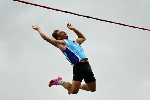 Le perchiste 
français Thibaut Collet lors de sa victoire aux championnats de France d'athlétisme à Albi, le 26 juillet 2026 — Matthieu RONDEL / AFP