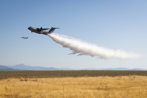 Incendies : l'avion militaire A400M déployé "d'ici à fin juillet", annonce le gouvernement