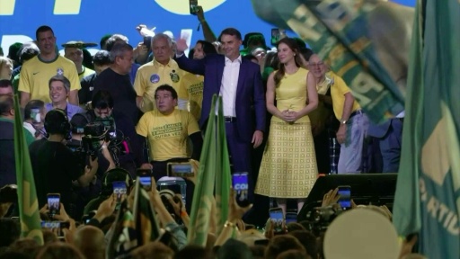 Com dificuldades, Flávio Bolsonaro oficializa candidatura à Presidência