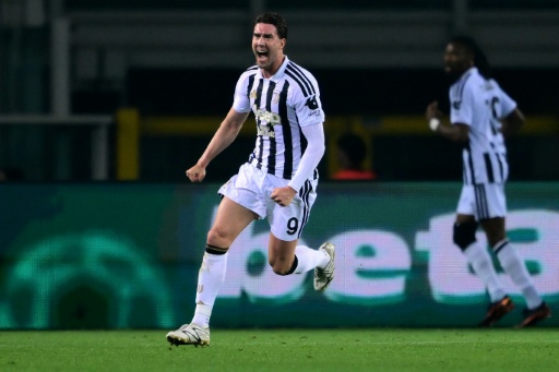 Atacante sérvio Dusan Vlahovic deixa Juventus e assina com Besiktas