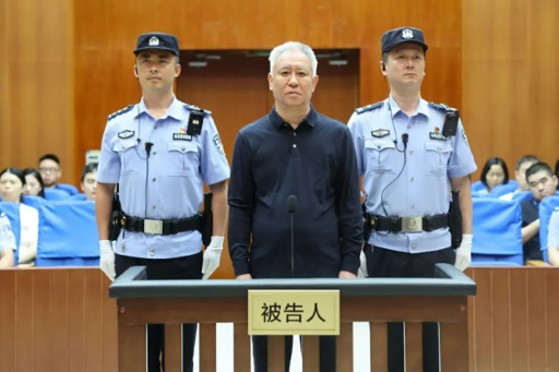 China condena fundador da Evergrande à prisão perpétua
