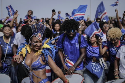 Cabo Verde recebe seus 'Tubarõe Azuis' como heróis