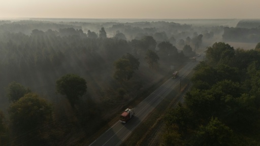 Des pompiers sur la commune de Lège-Cap-Ferret, le 28 juillet 2026. — Ed JONES / AFP