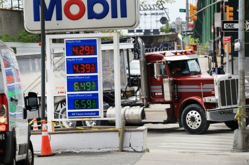 Oil giants report blowout profits on war, warn high gas prices could persist